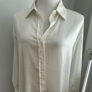 Banana Republic silk women’s shirt - snow day - size M